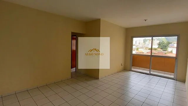 Apartamento com sacada no Centro