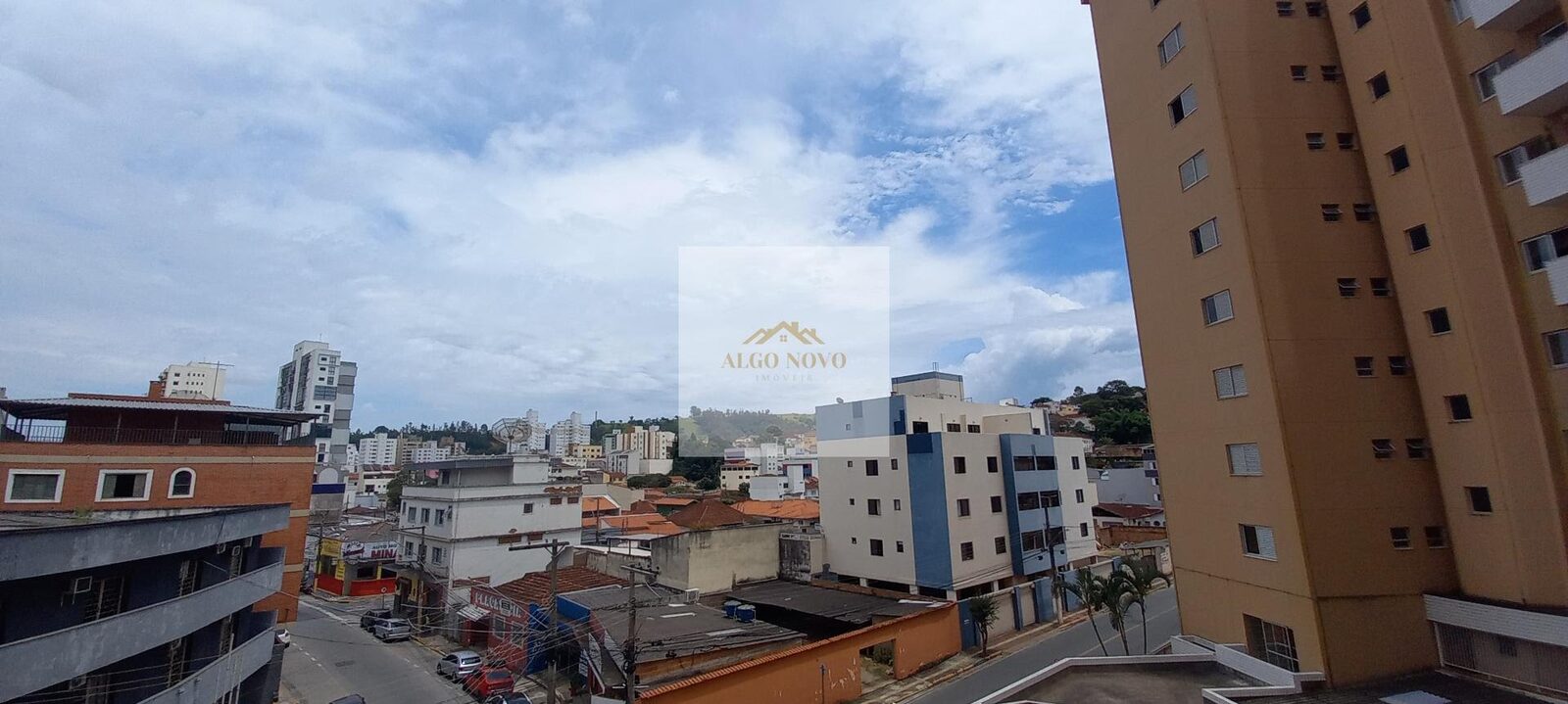 Foto 3 de Apartamento com sacada no Centro