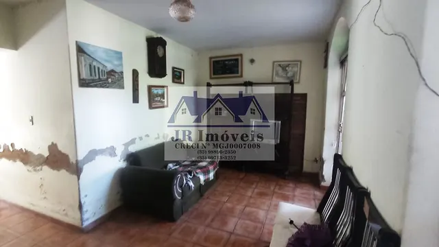 Casa com edícula na Varginha