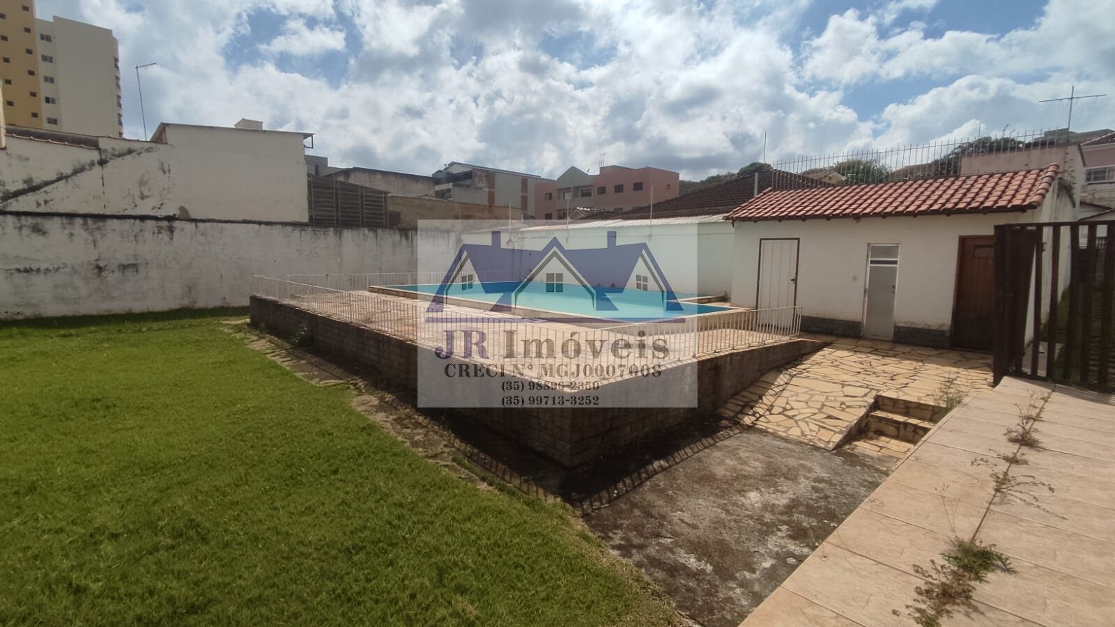 Foto 2 de Casa com piscina no Pinheirinho