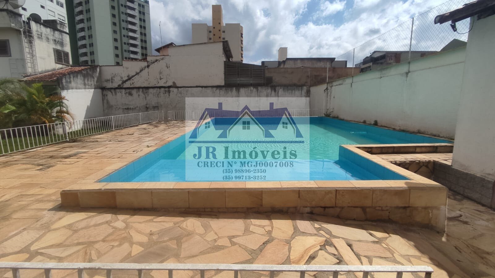 Foto 3 de Casa com piscina no Pinheirinho
