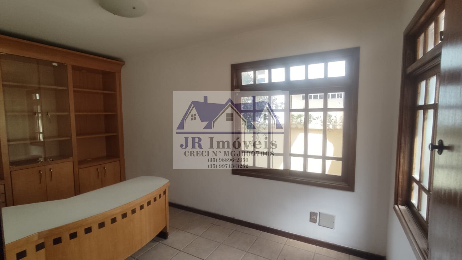 Foto 5 de Casa com piscina no Pinheirinho