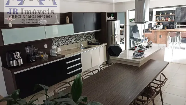 Casa de 3 suítes em Santa Terezinha