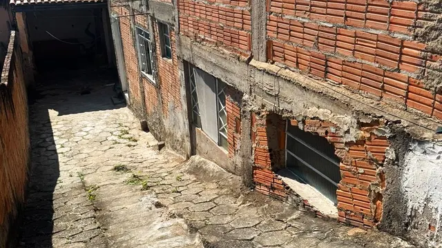 Casa com ponto comercial no Açude