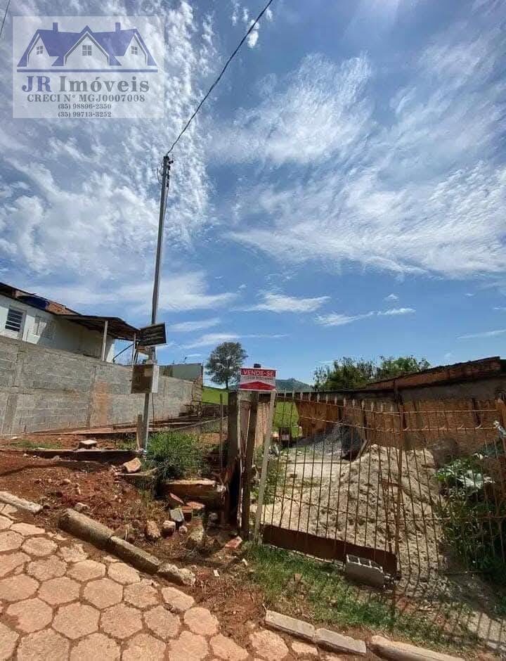 Foto 4 de Terreno de 200 m² no Jardim das Colinas