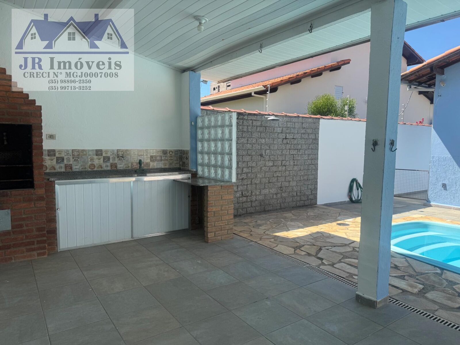 Foto 2 de Casa com piscina na Nossa Senhora da Agonia
