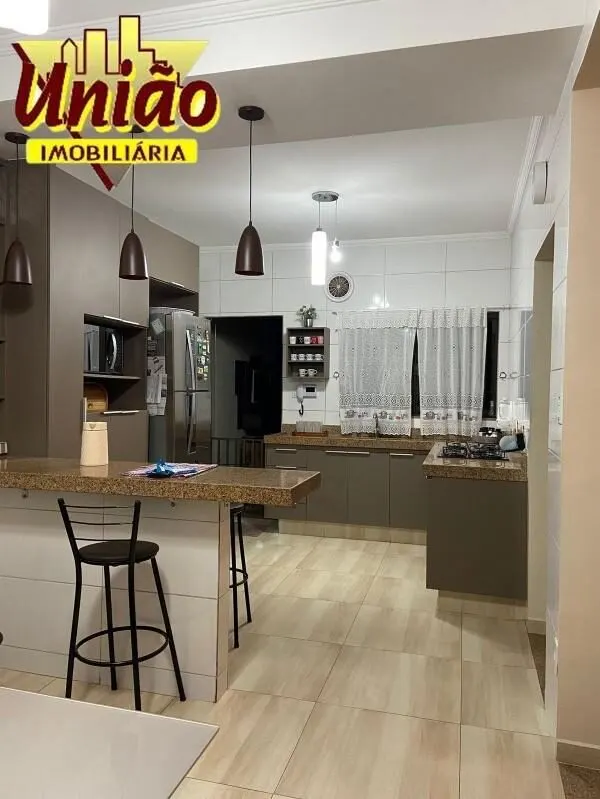 Foto 3 de Dois sobrados independentes com 5 quartos (2 suítes), espaço gourmet e energia solar, Varginha