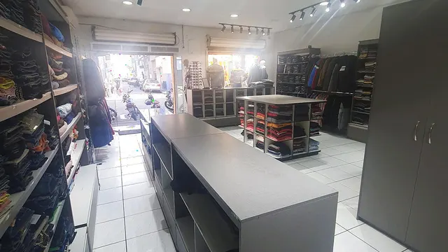 Imóvel com loja no térreo e casa de 5 dormitórios, Centro