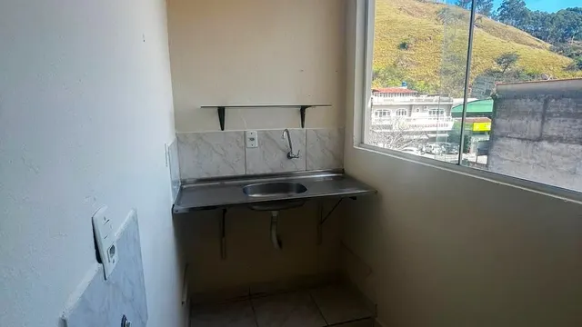 Kitnet de 28 m² com banheiro e pia de cozinha, São Sebastião
