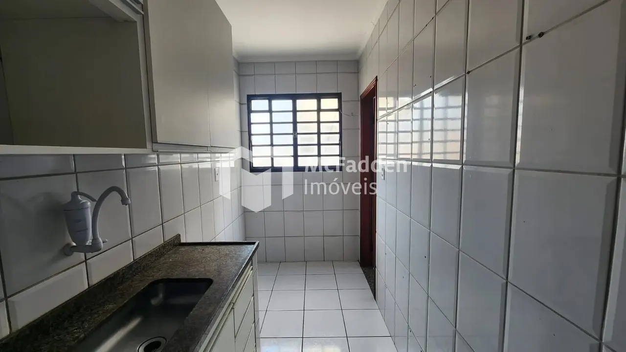 Foto 3 de Kitnet com banheiro e cozinha perto do mercado, São Vicente