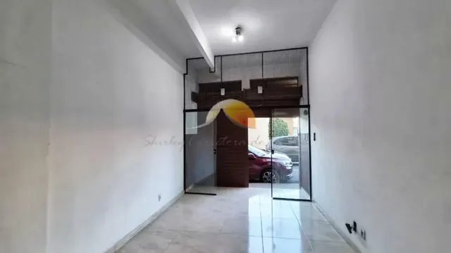 Loja de 93 m² com 2 banheiros, Centro