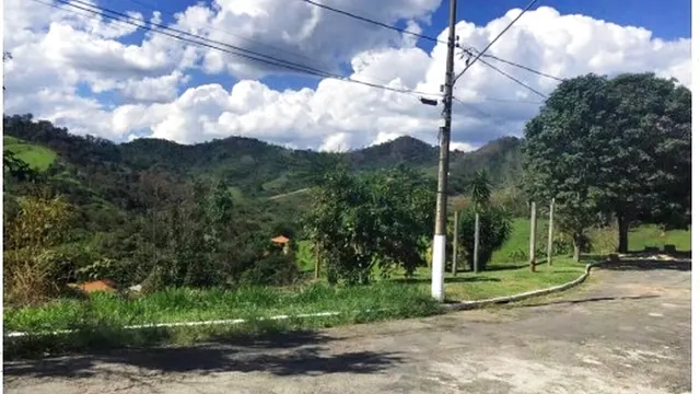 Foto 1 de Lote urbano de 1.145,29 m² em leilão na Rua Professor Henrique Marques, Pinheirinho