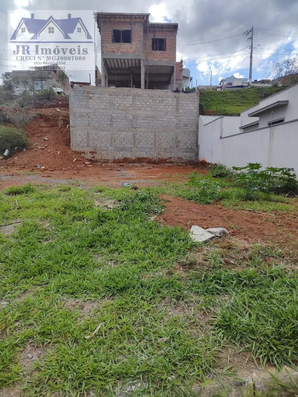 Foto 2 de Lote plano de 11 x 25 m com muro de arrimo, Colina Verde
