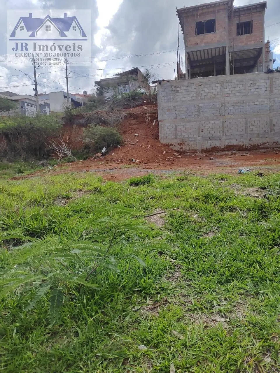 Foto 3 de Lote plano de 11 x 25 m com muro de arrimo, Colina Verde