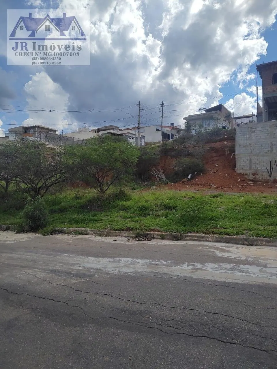 Foto 5 de Lote plano de 11 x 25 m com muro de arrimo, Colina Verde