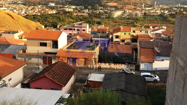 Lote de 200 m² (10 x 20 m) com vista para a cidade, Vila Isabel