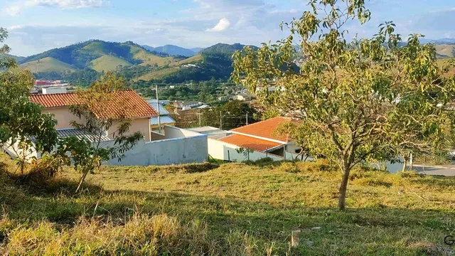 Foto 1 de Lote de 200 m² com vista em rua asfaltada, Colina Verde