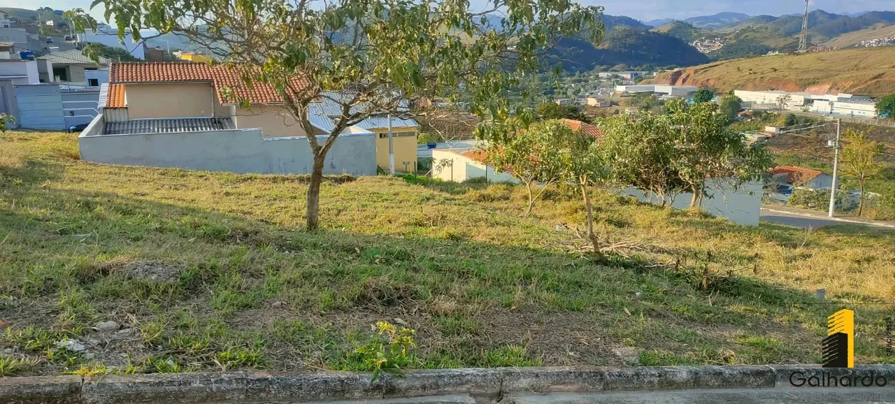 Foto 3 de Lote de 200 m² com vista em rua asfaltada, Colina Verde