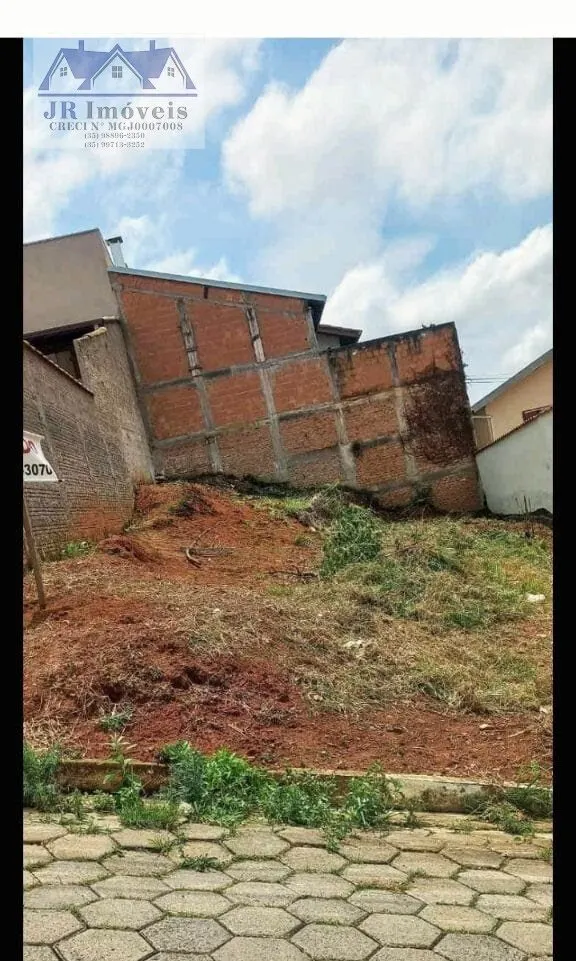 Foto 2 de Lote de 200 m² (10 x 20 m) em rua calçada, Jardim Lisboa