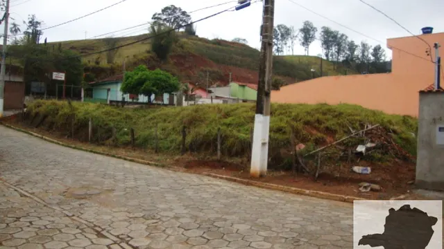 Foto 1 de Lote de 200 m² em rua calçada, Medicina