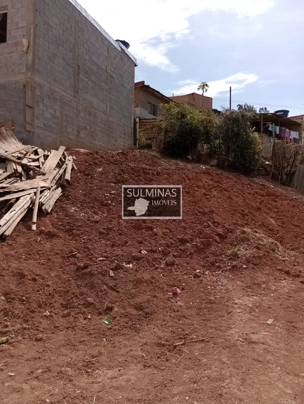 Foto 4 de Lote de 245 m² com platô e vista panorâmica, Jardim das Colinas