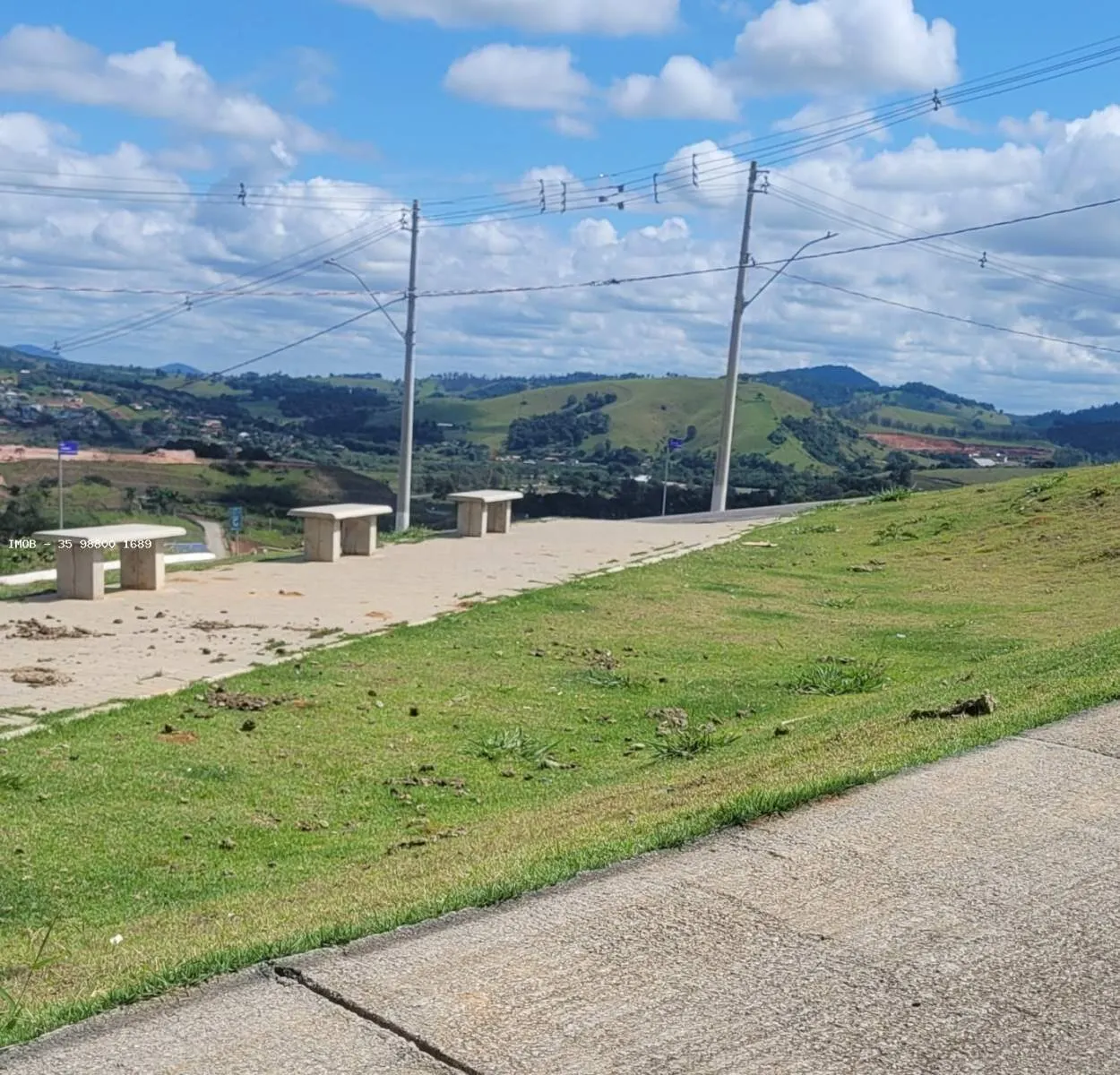 Foto 2 de Lote de 250 m² em rua asfaltada, Colina Verde