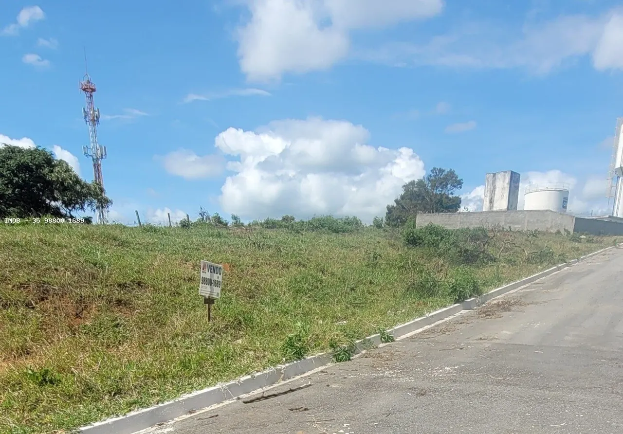 Foto 3 de Lote de 250 m² em rua asfaltada, Colina Verde