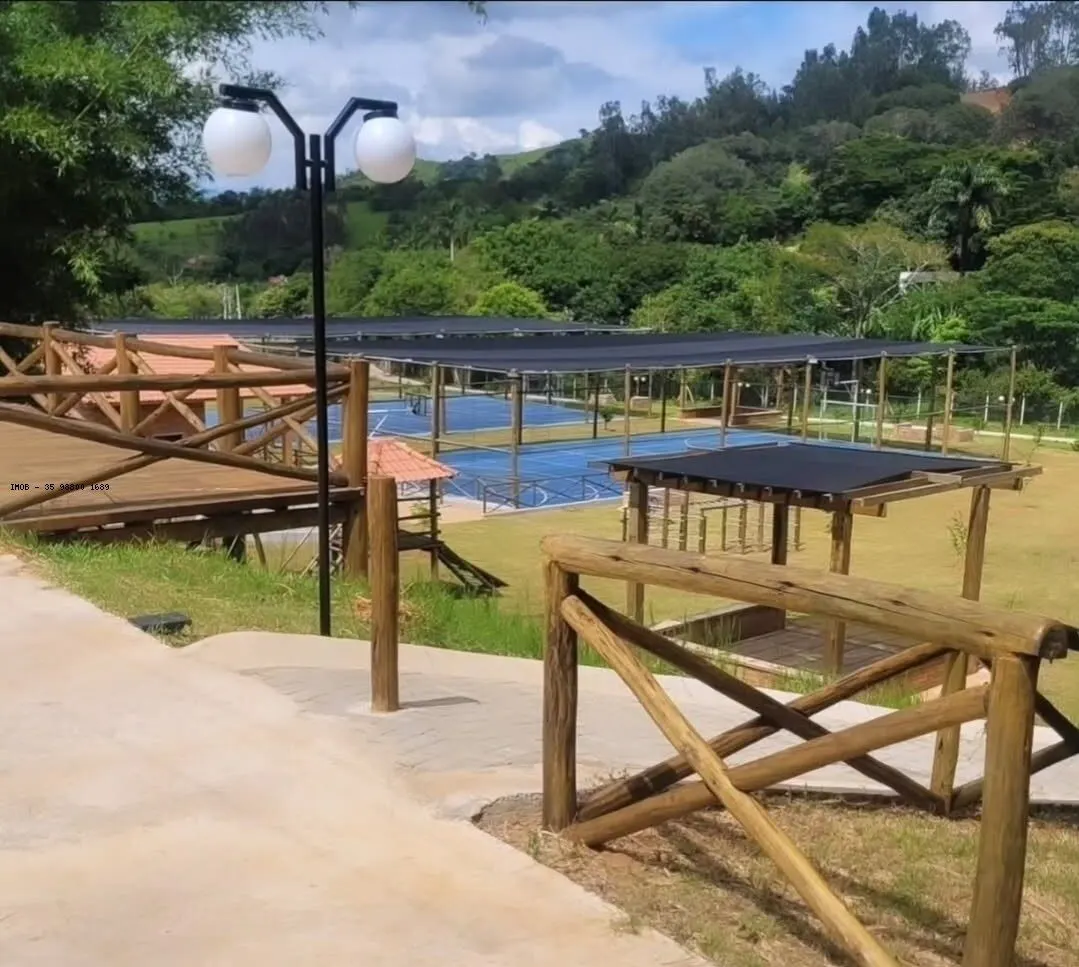 Foto 2 de Lote de 471 m² com vista em condomínio com lago, Condomínio Olhos D'Água