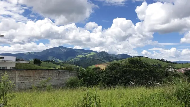Lote de 600 m² com vista para as montanhas, Pinheirinho