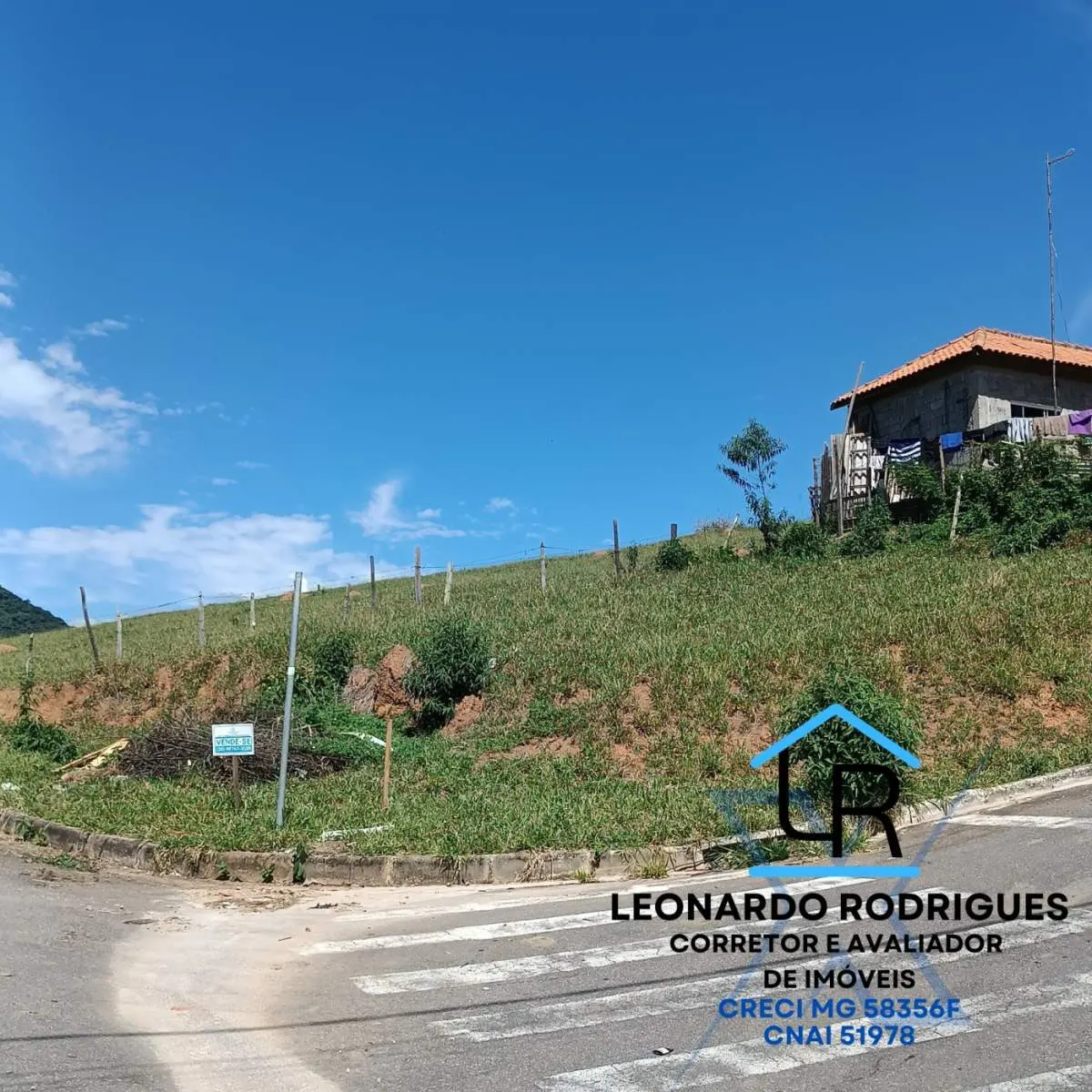 Foto 2 de Lote de esquina de 239 m² com vista para a serra, Colina Verde