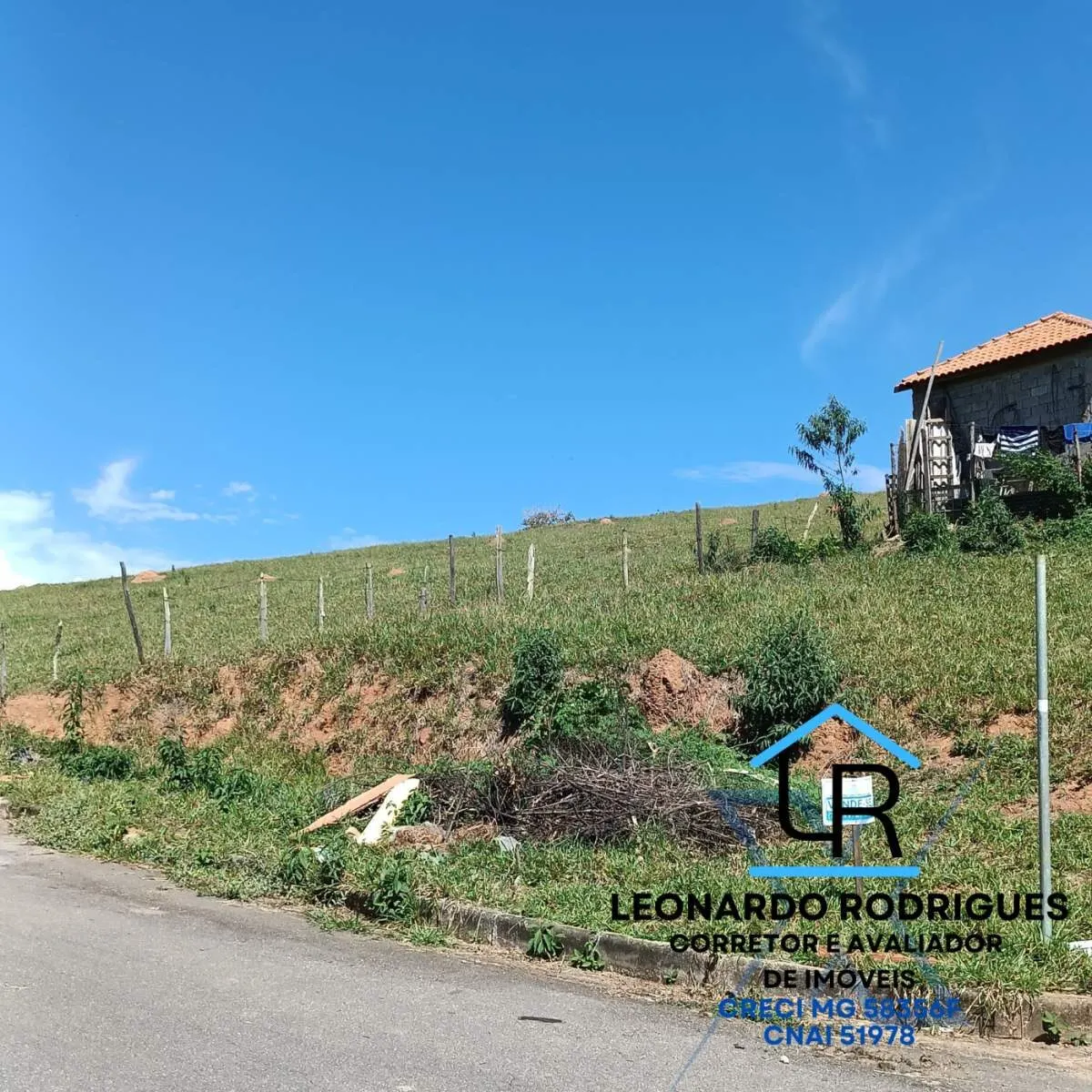 Foto 3 de Lote de esquina de 239 m² com vista para a serra, Colina Verde