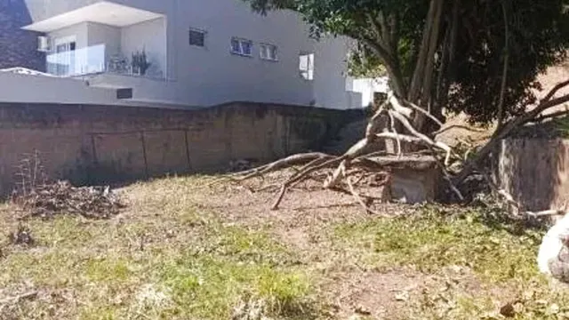 Foto 1 de Lote murado de 420 m² com portão, Jardim Bela Vista