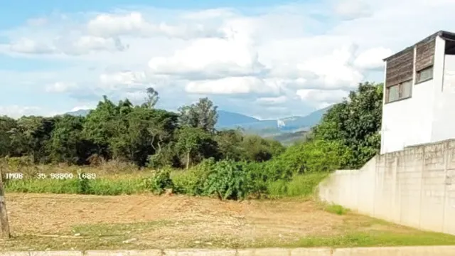 Foto 1 de Lote plano de 298 m² na rua principal, Açude