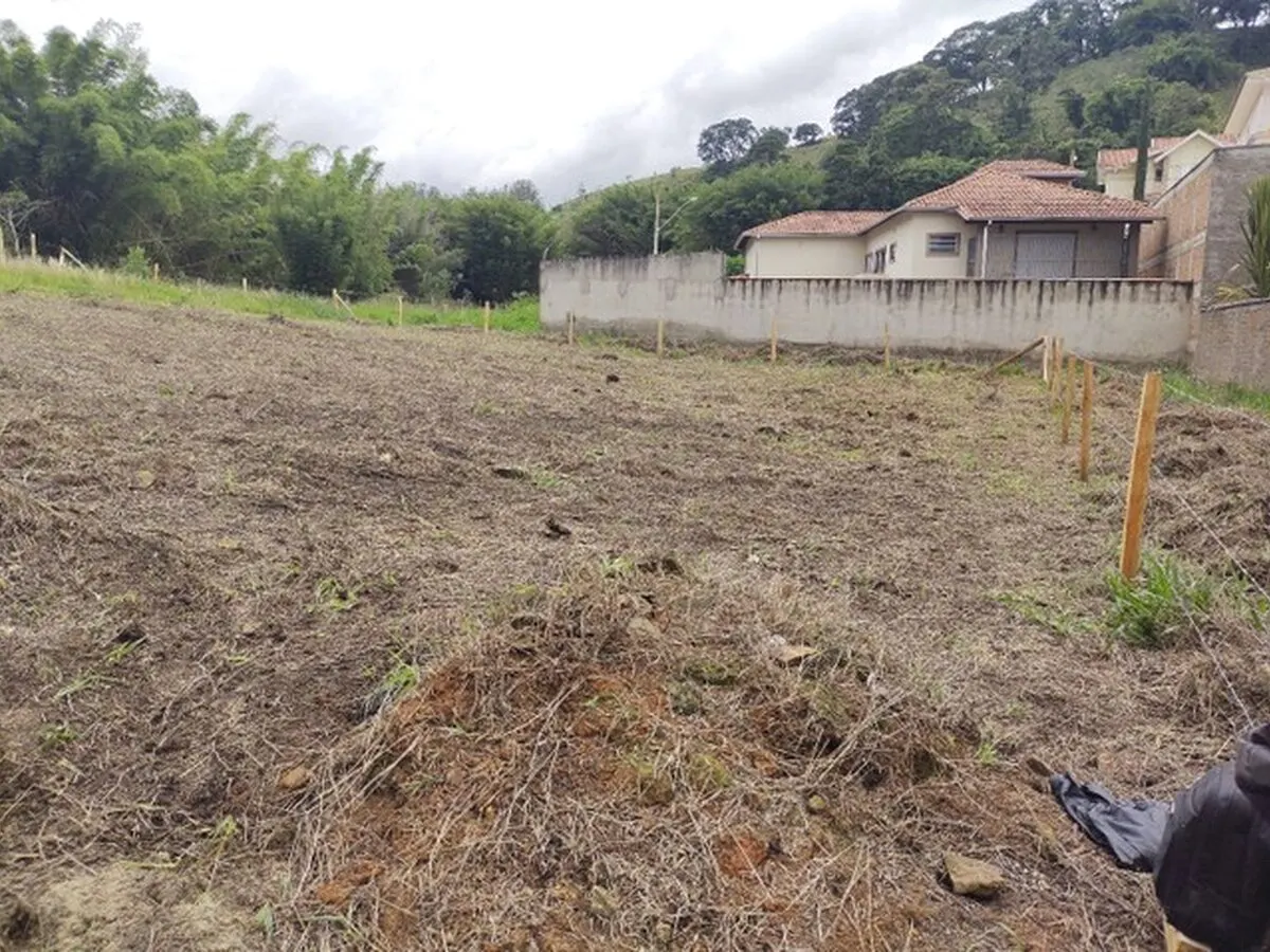 Foto 3 de Lote plano de 810 m² em rua residencial, Pinheirinho