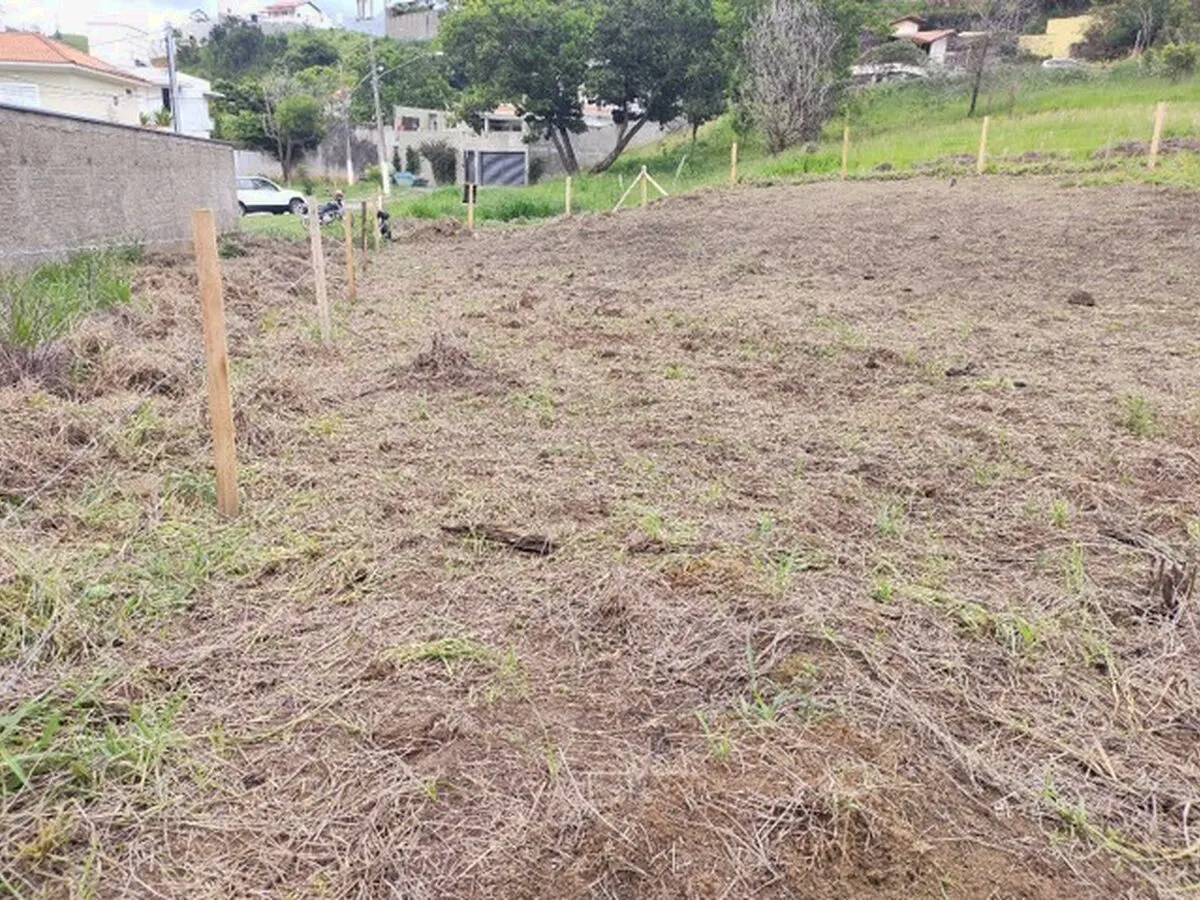 Foto 4 de Lote plano de 810 m² em rua residencial, Pinheirinho