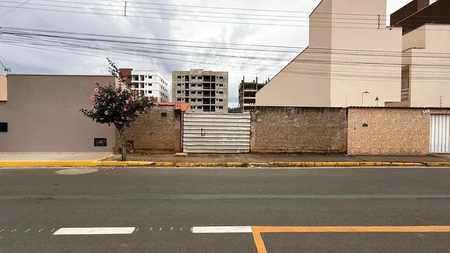 Foto 1 de Lote plano de 300 m² todo murado, Estiva