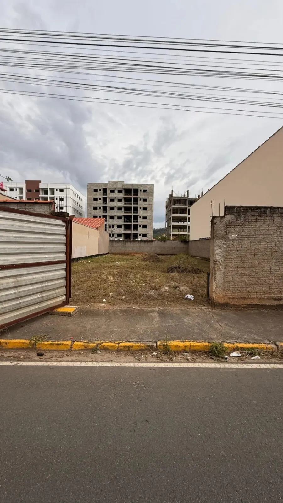 Foto 5 de Lote plano de 300 m² todo murado, Estiva