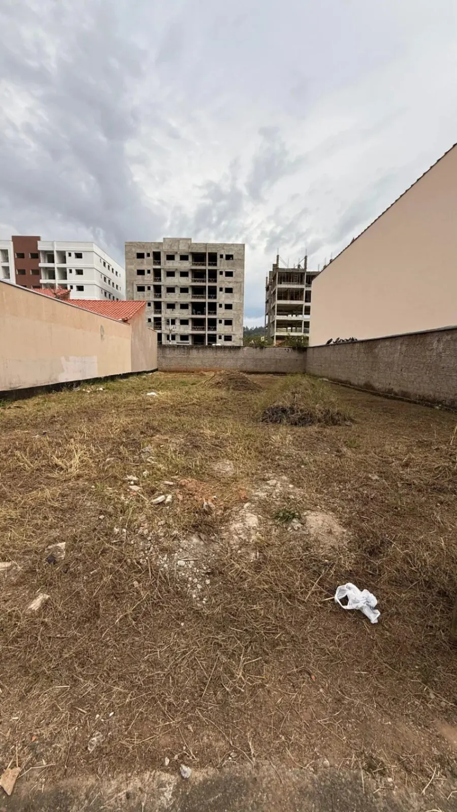 Foto 6 de Lote plano de 300 m² todo murado, Estiva