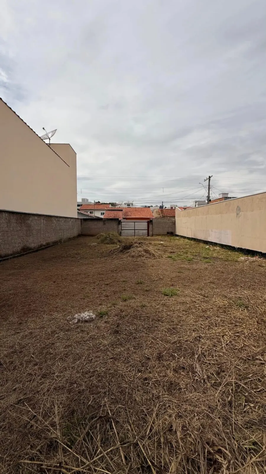 Foto 7 de Lote plano de 300 m² todo murado, Estiva