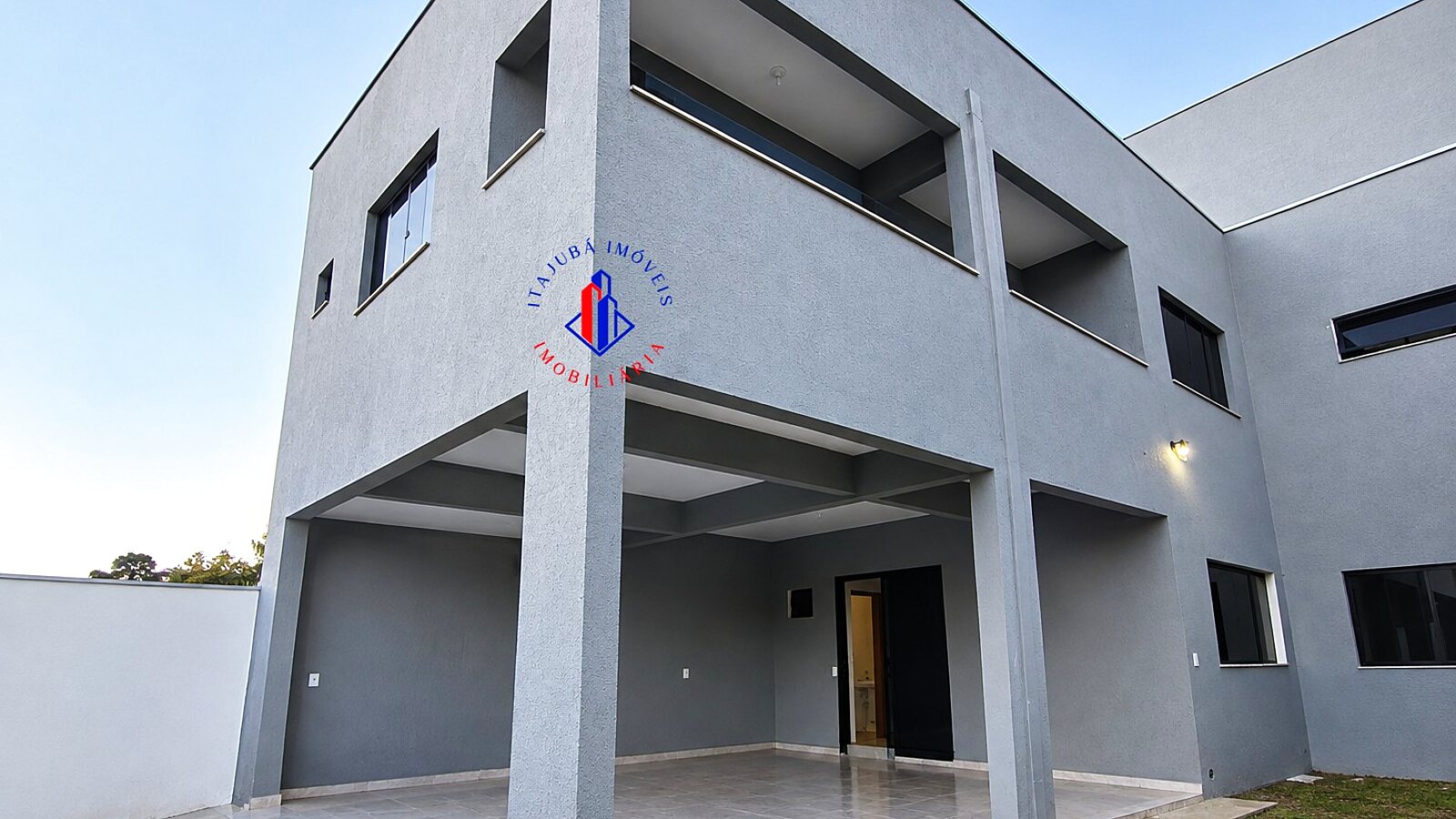Casa nova com 2 suítes no Centro, Itajubá-MG