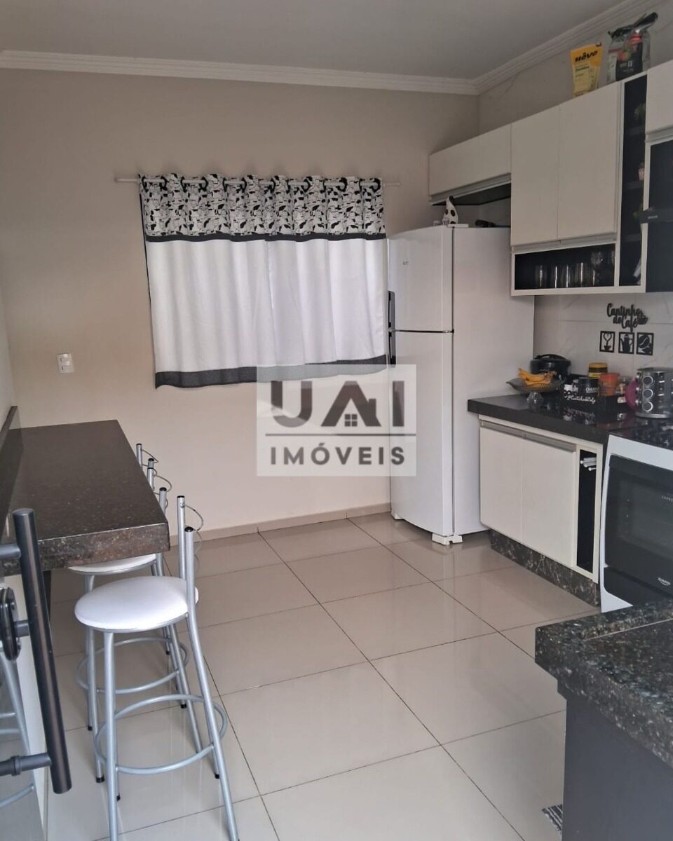 Foto 5 de Sobrado de 2 quartos na Santa Rita de Cássia, Itajubá-MG