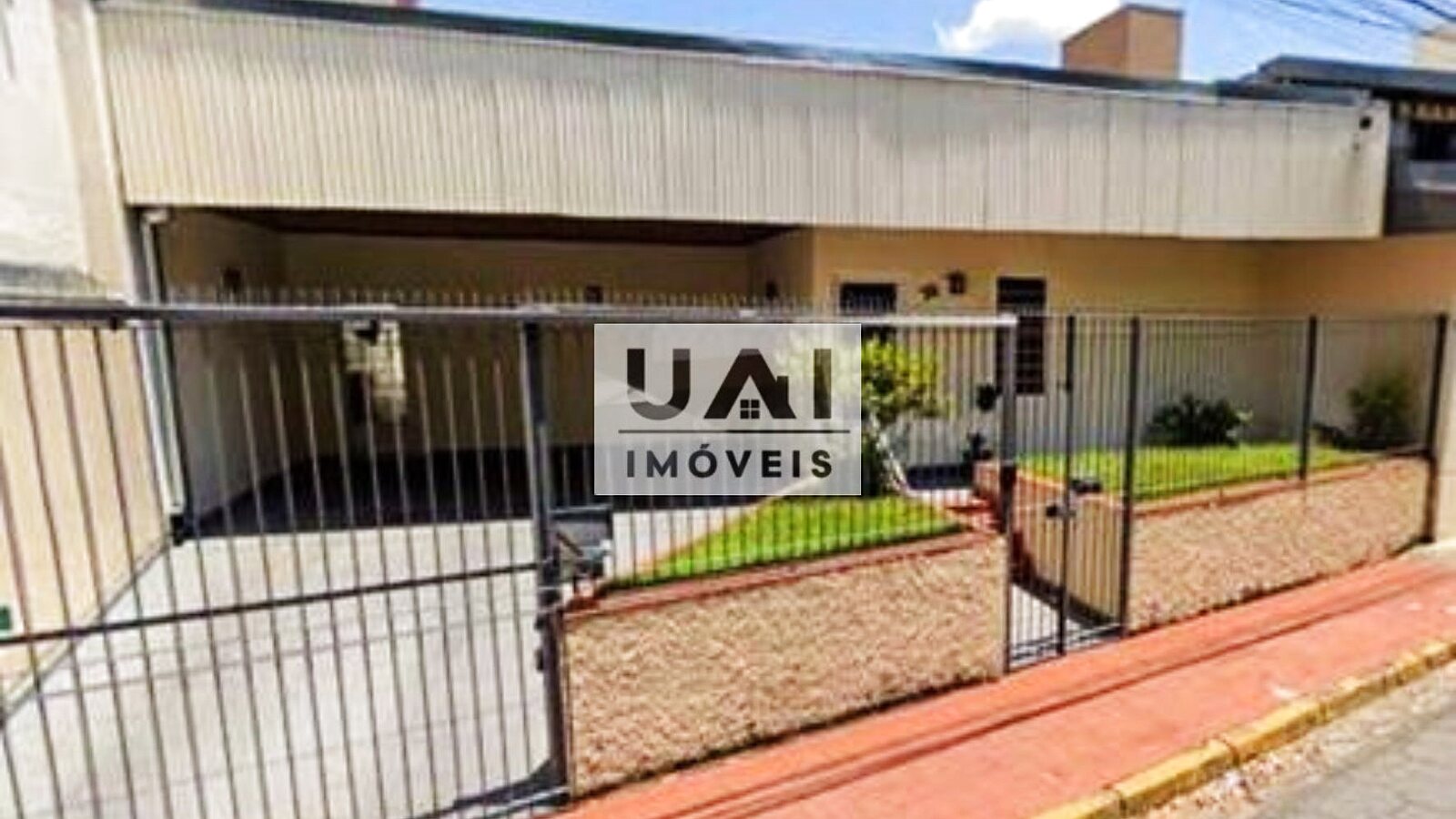 Casa com duas construções no Centro, Itajubá-MG