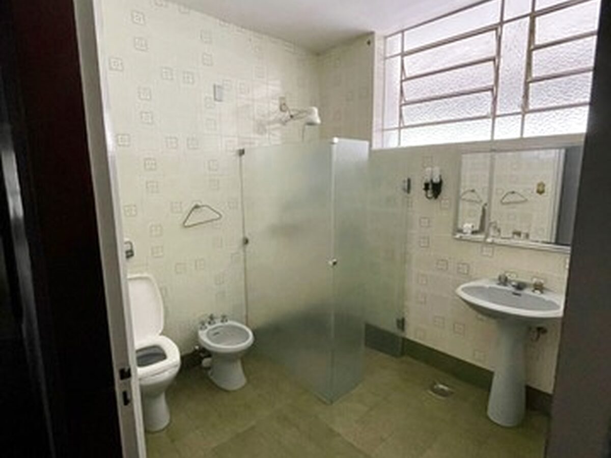 Foto 5 de Casa com salas amplas no Centro