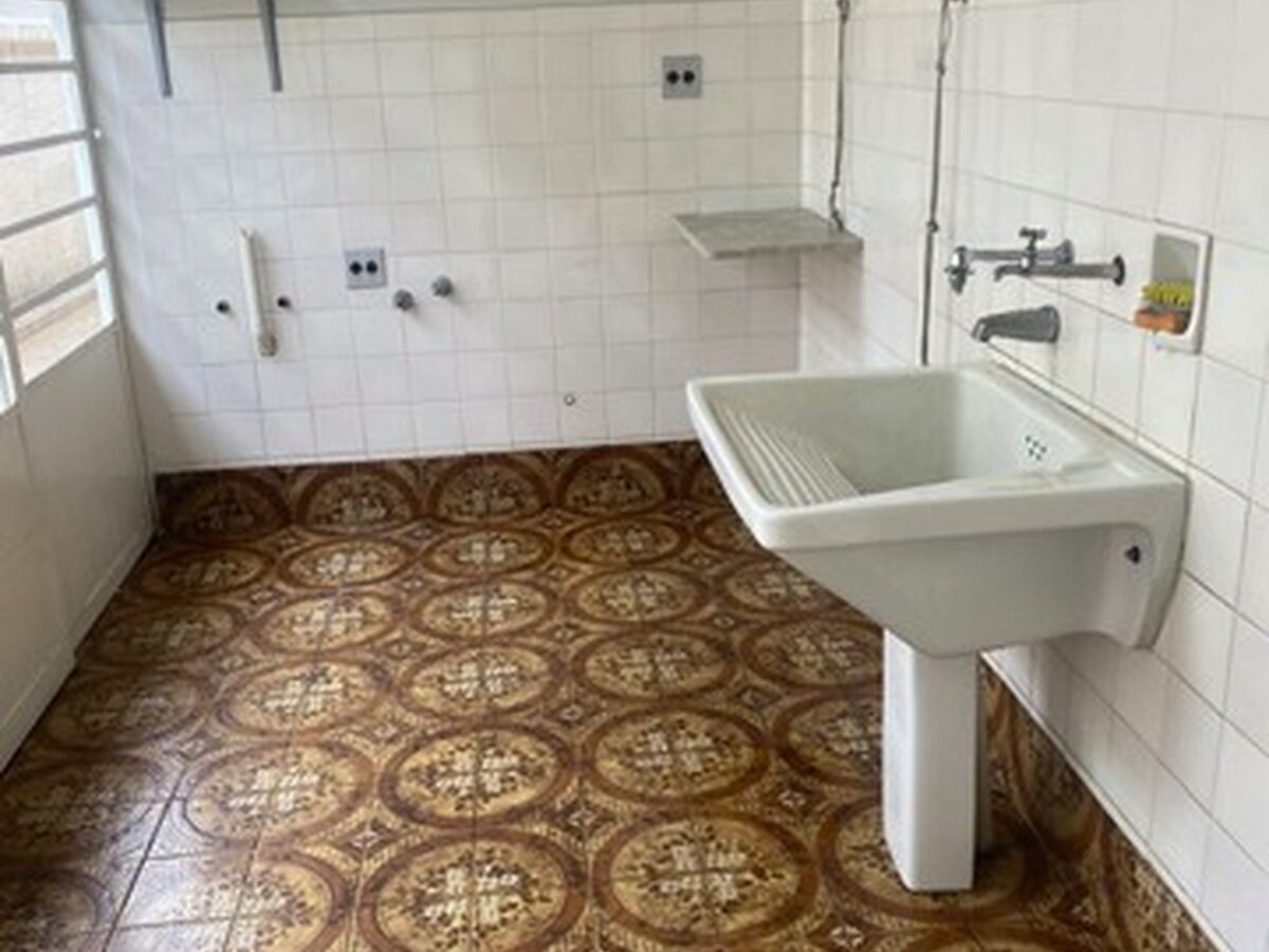 Foto 7 de Casa com salas amplas no Centro