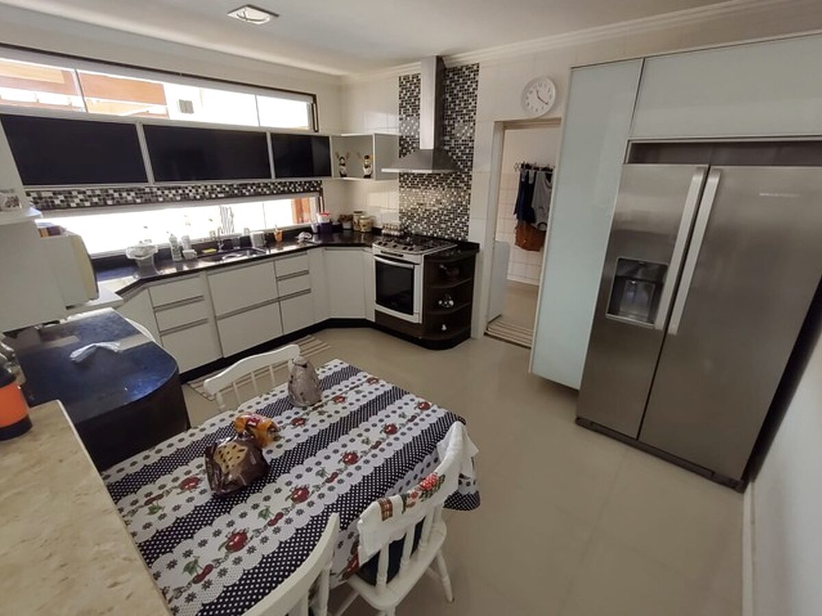 Foto 4 de Sobrado de 4 quartos no Centro, Itajubá