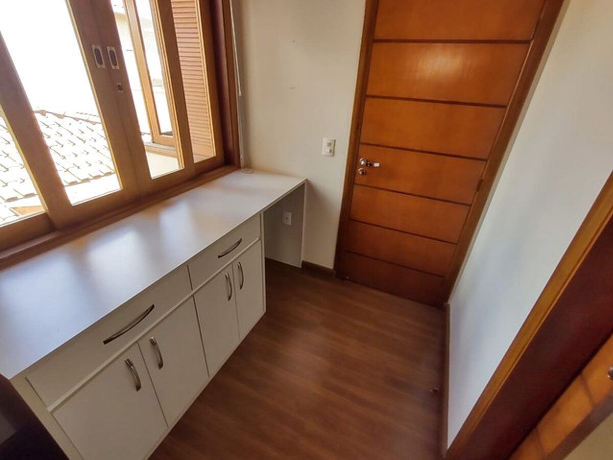 Foto 8 de Sobrado de 4 quartos no Centro, Itajubá