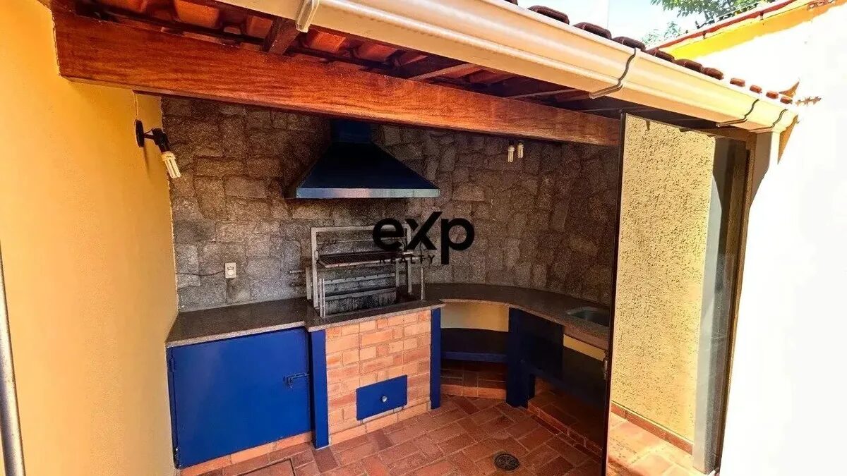 Foto 2 de Casa com piscina no Pinheirinho
