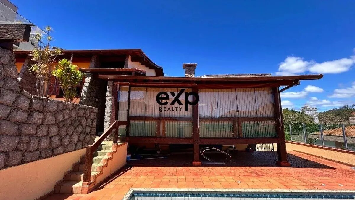 Foto 3 de Casa com piscina no Pinheirinho