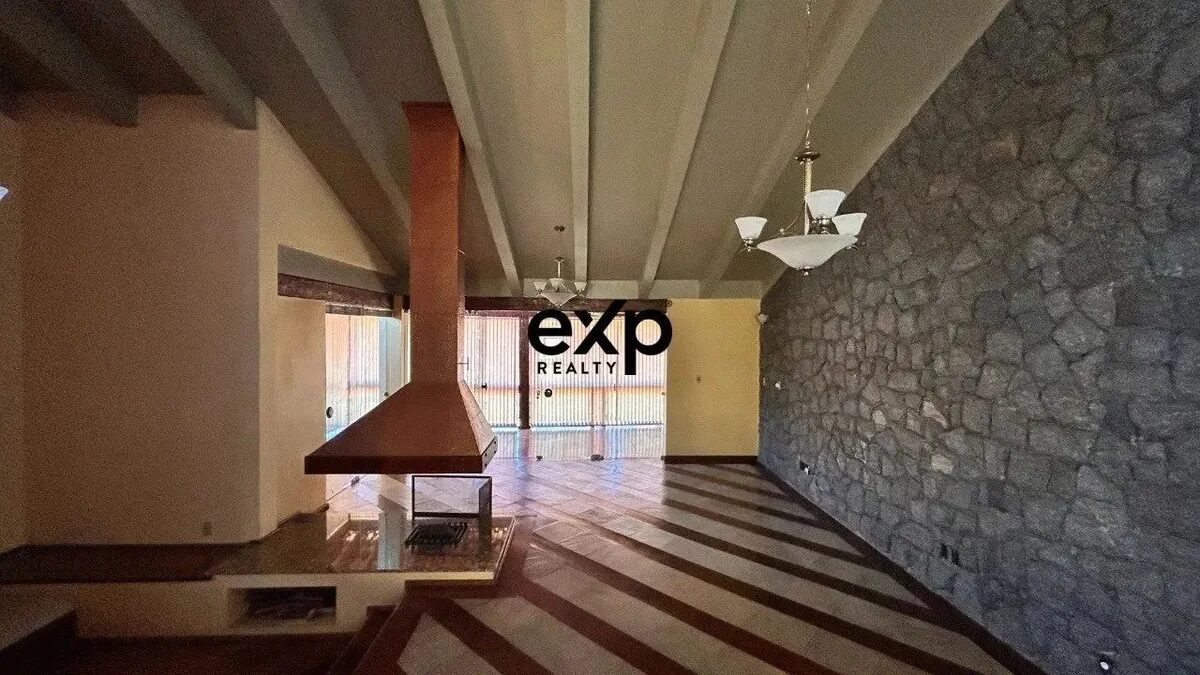Foto 4 de Casa com piscina no Pinheirinho