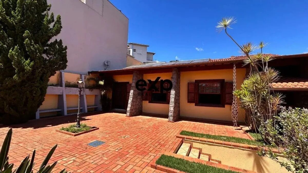 Foto 5 de Casa com piscina no Pinheirinho